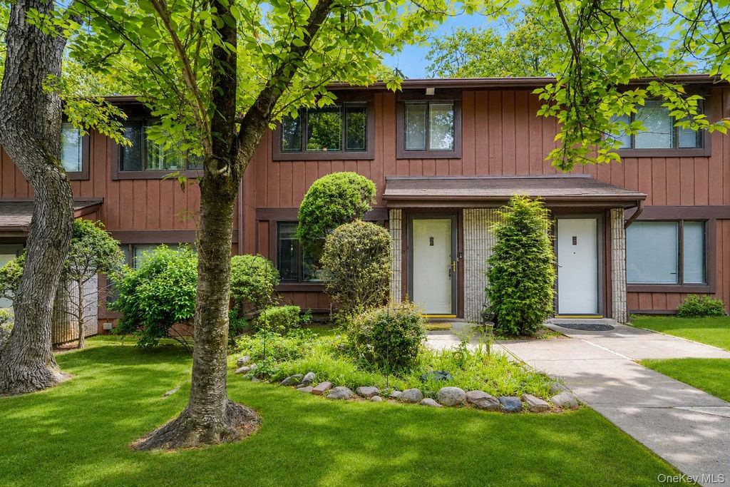 Photo of 76 Belmar Drive W, Staten Island, NY 10314 (MLS # 1000331)