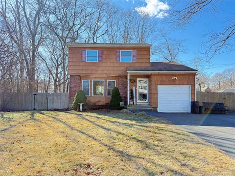 Homes For Sale - 92 Southaven Avenue<br/> Mastic, NY 11950