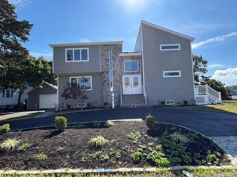 Homes For Sale - 35 Adams Avenue<br/> Bayville, NY 11709