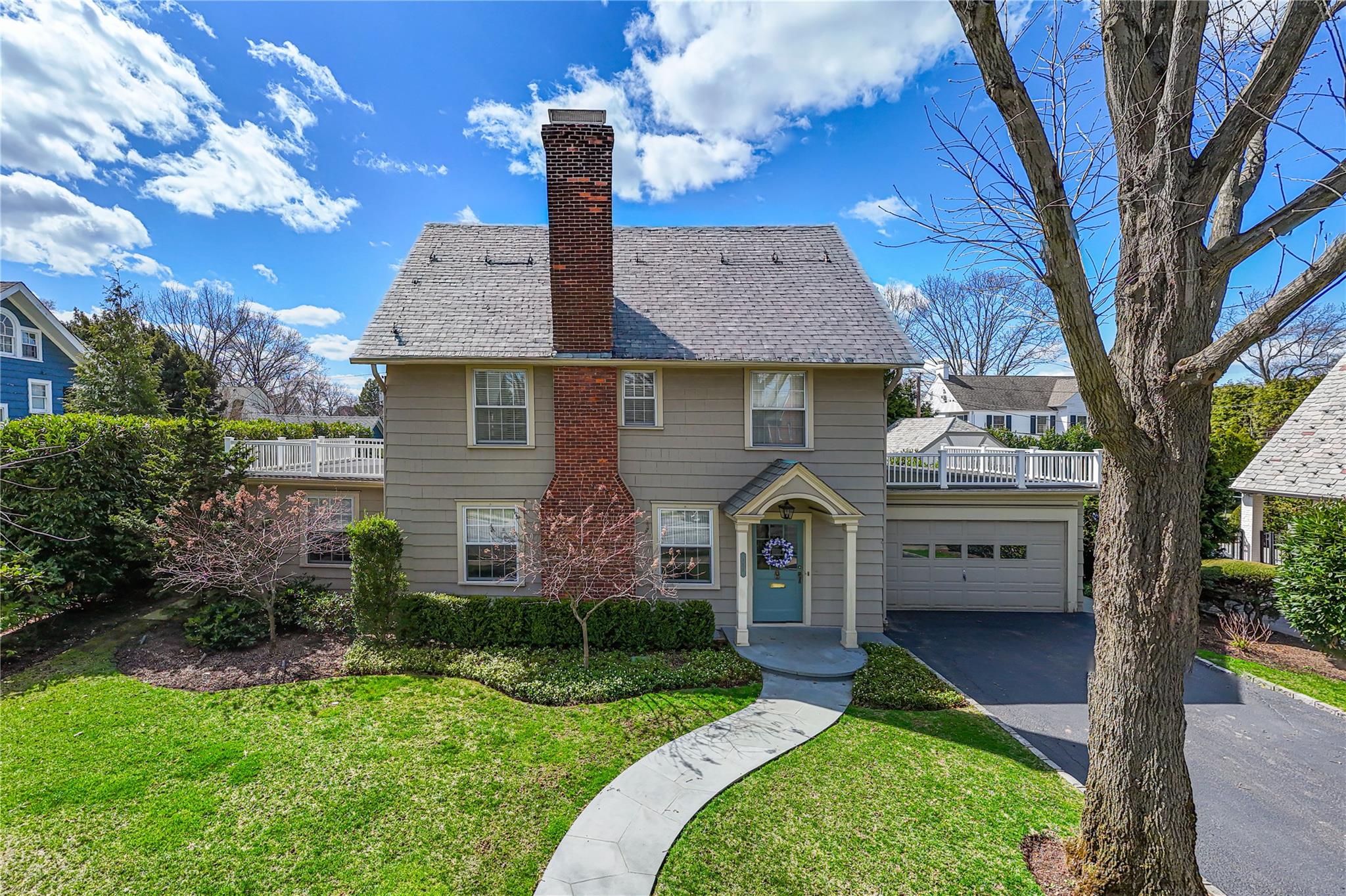 118 Euston Road, Garden City, New York image 2