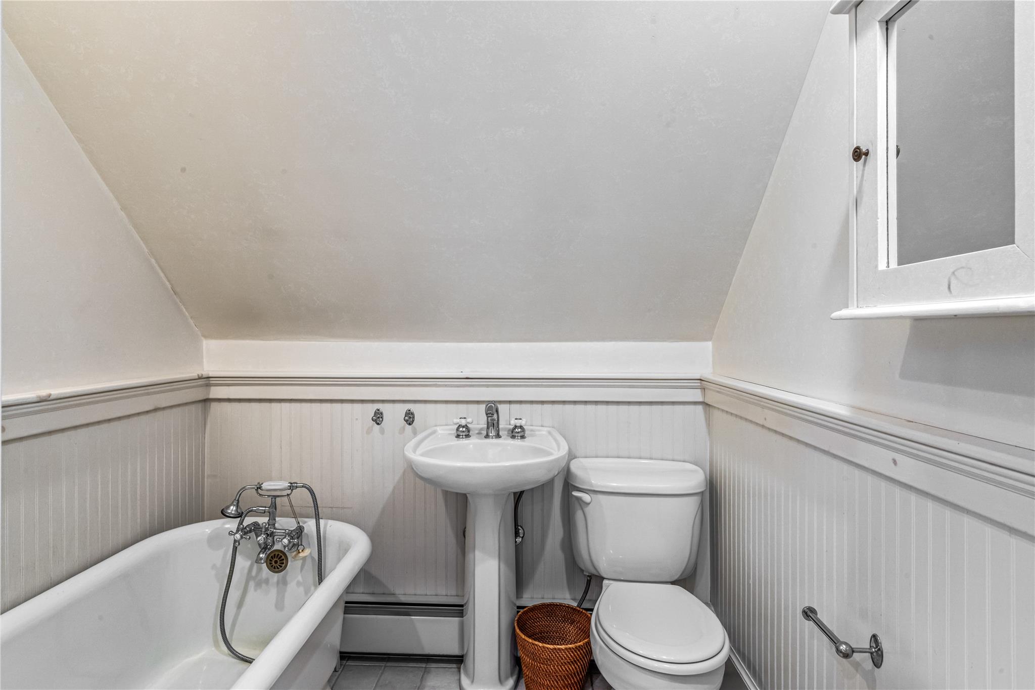 118 Euston Road, Garden City, New York image 28