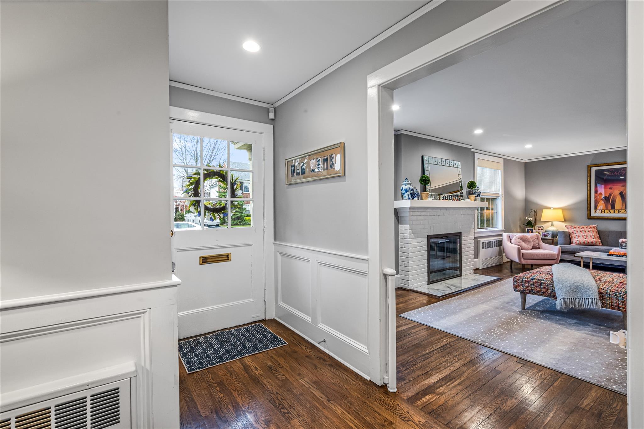 118 Euston Road, Garden City, New York image 4