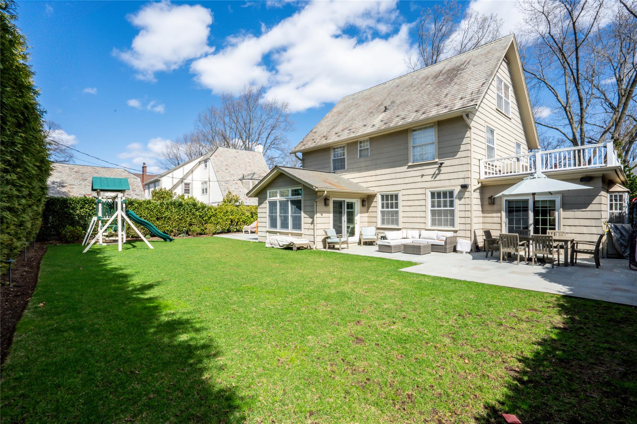 118 Euston Road, Garden City, New York image 34