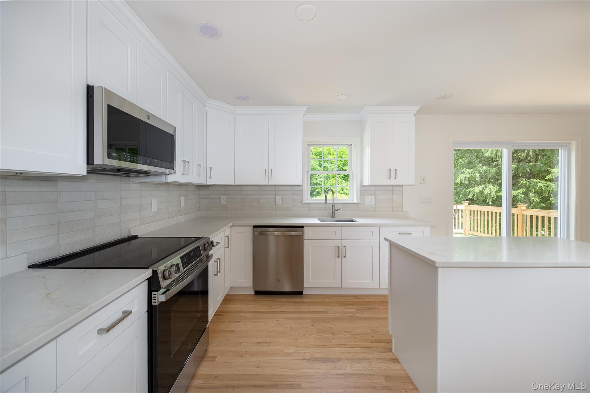 10 E Halstead Road