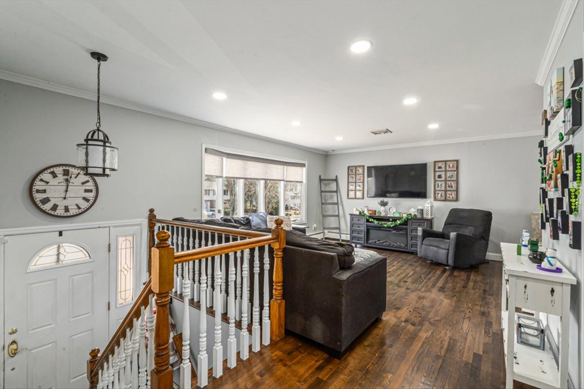 Photo 1 of Villa Lane, Smithtown, NY, $749,000, Web #: 831178