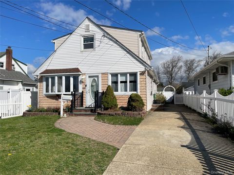 70 E Neptune Avenue Lindenhurst NY 11757