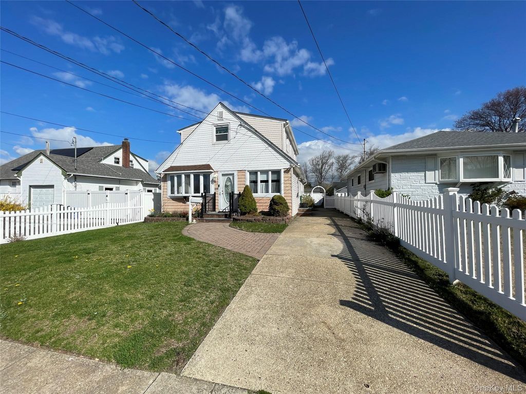 Photo of 70 E Neptune Avenue, Lindenhurst, NY 11757 (MLS # 986703)
