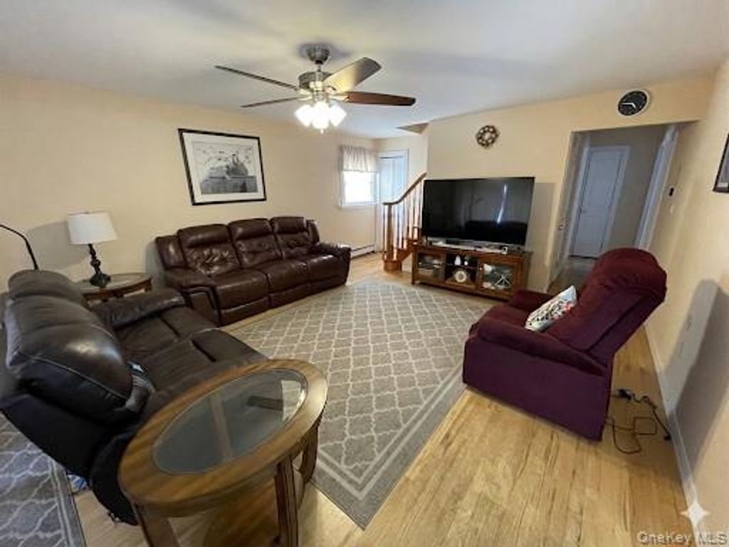 Photo of 70 E Neptune Avenue, Lindenhurst, NY 11757 (MLS # 986703)