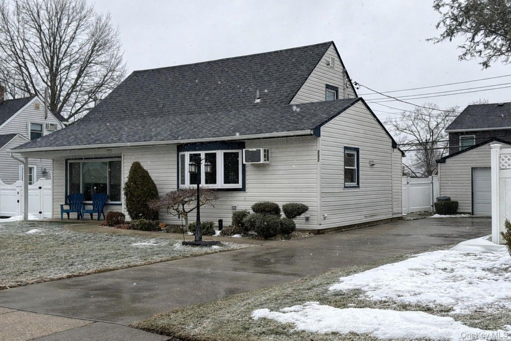 Photo of 232 Old Farm Road, Levittown, NY 11756 (MLS # 964063)