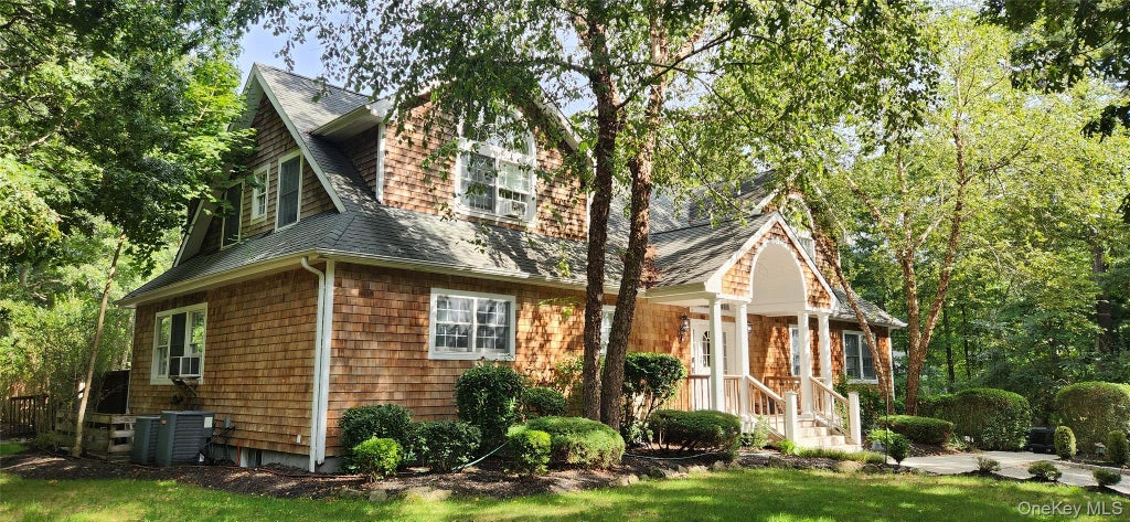 Photo of 5 Emily Court, Hampton Bays, NY 11946 (MLS # 1051417)