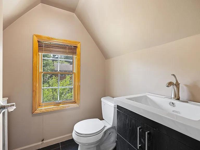 356 Hollywood Avenue, Little Neck, New York image 16