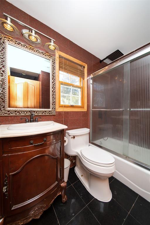356 Hollywood Avenue, Little Neck, New York image 11