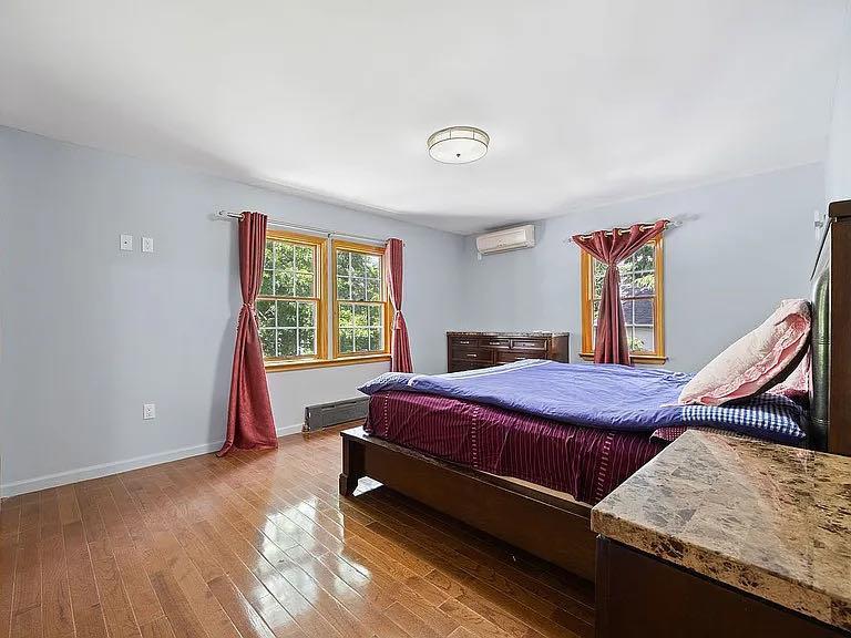 356 Hollywood Avenue, Little Neck, New York image 12