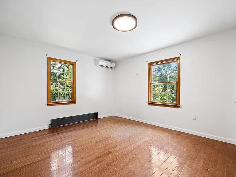 356 Hollywood Avenue, Little Neck, New York image 14