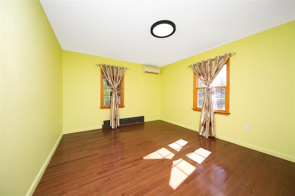 356 Hollywood Avenue, Little Neck, New York image 13