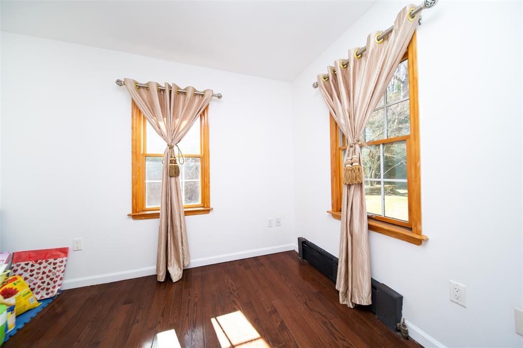356 Hollywood Avenue, Little Neck, New York image 9
