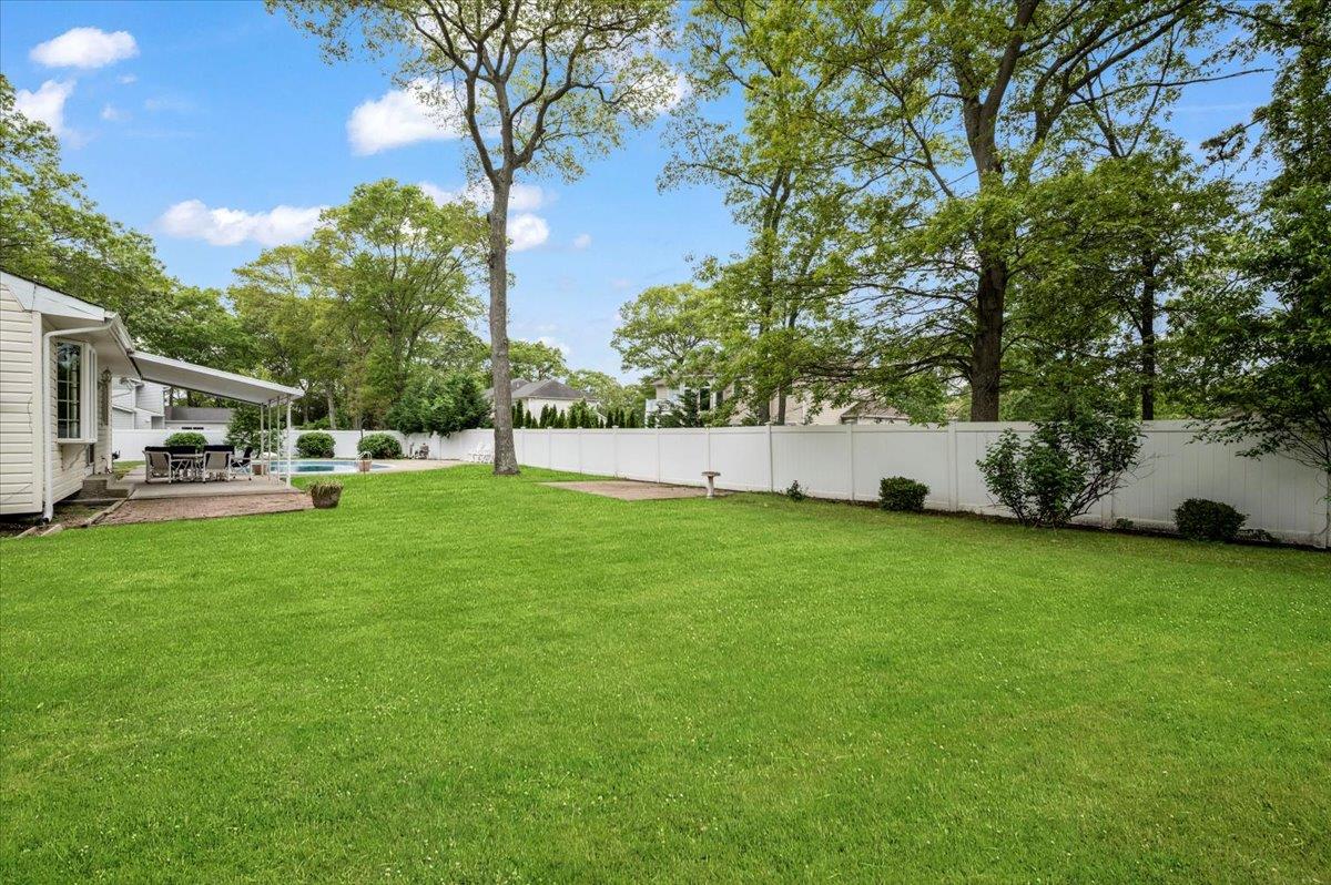 15 Maria Court, Holbrook, New York image 20