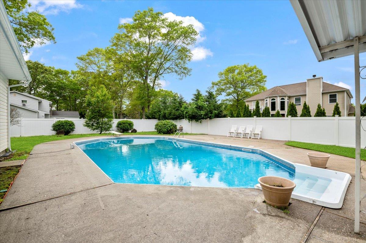 15 Maria Court, Holbrook, New York image 16