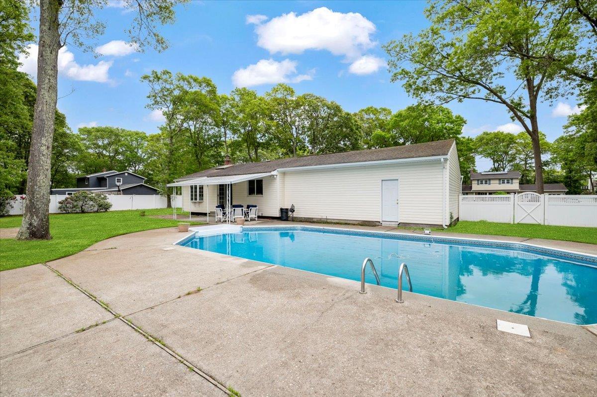 15 Maria Court, Holbrook, New York image 17