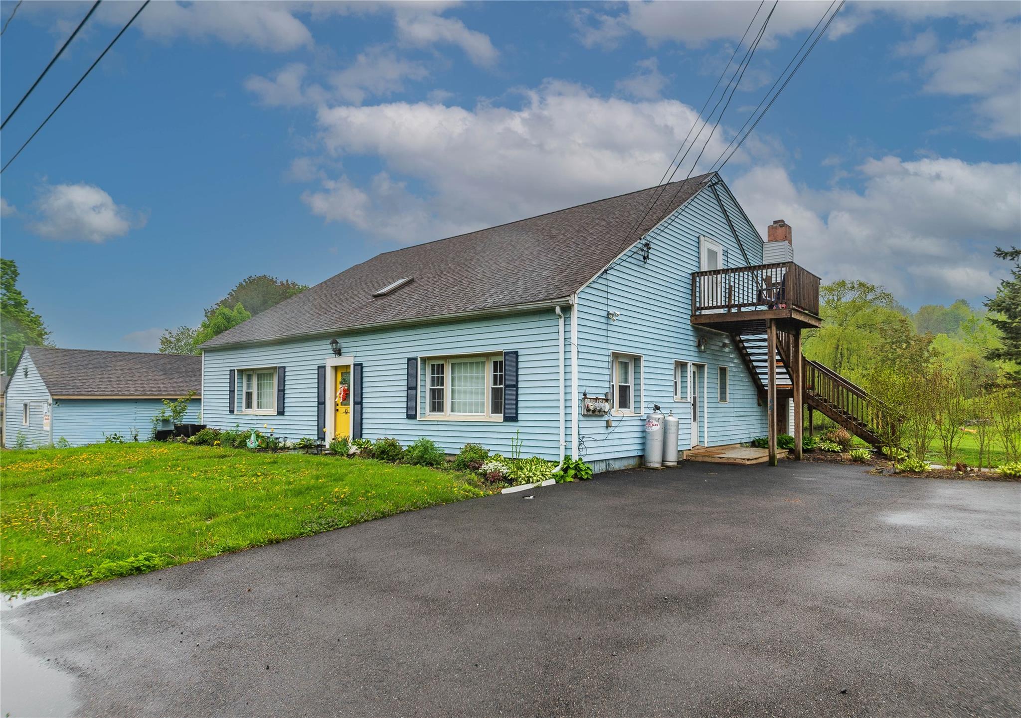 Hampton Road, Marlboro, New York - 2 Bedrooms  
1 Bathrooms  
5 Rooms - 