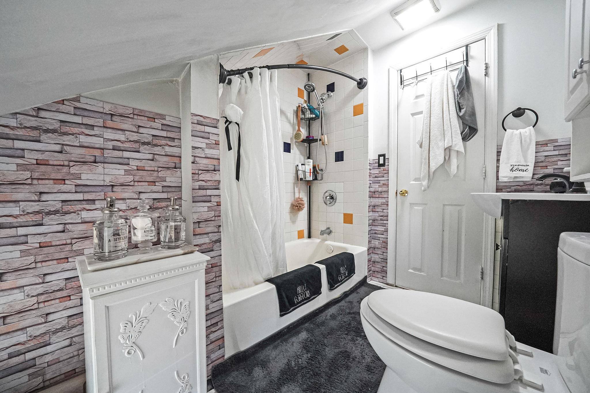 15 Thrush Lane, Levittown, New York image 23