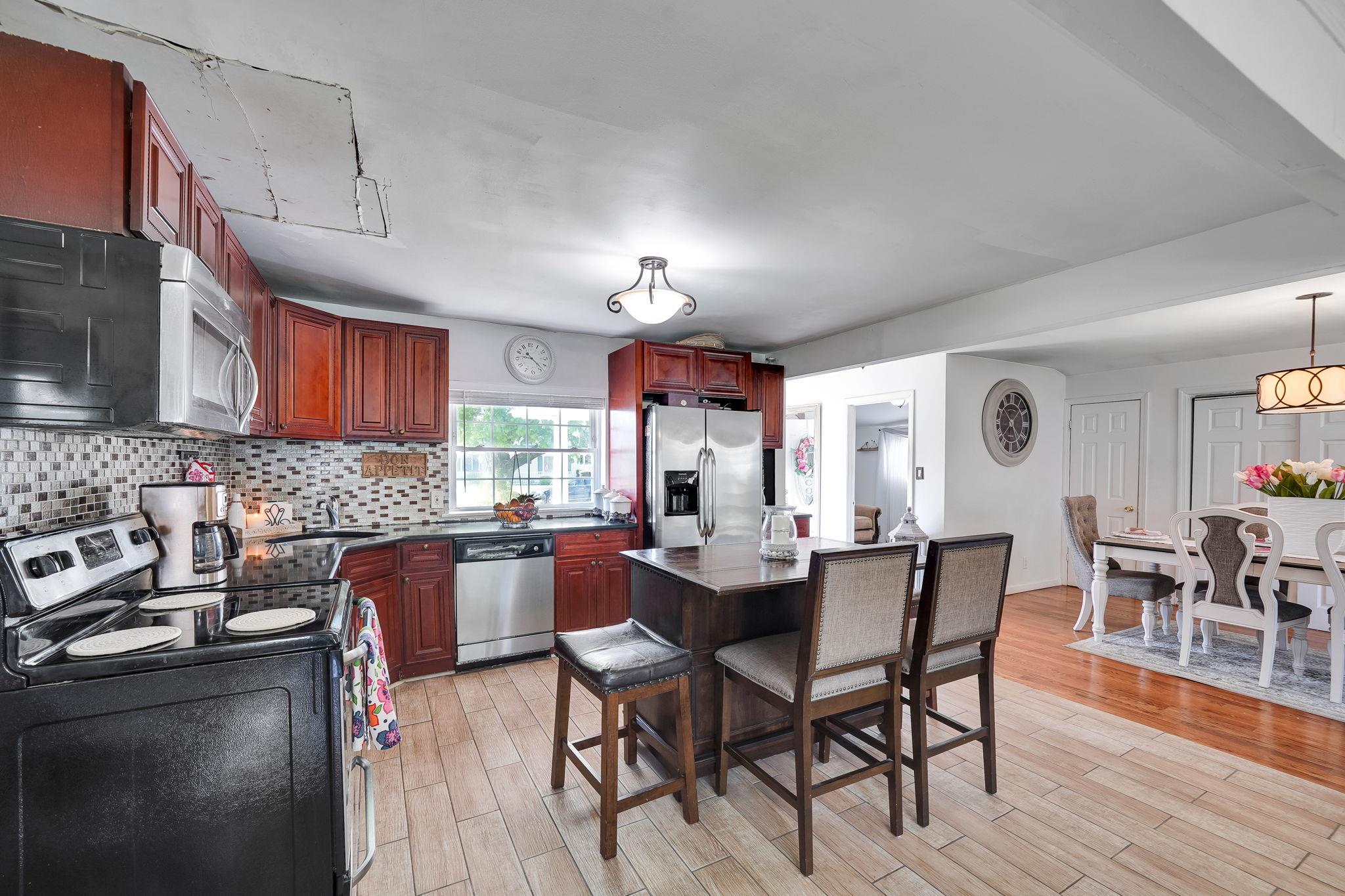 15 Thrush Lane, Levittown, New York image 8
