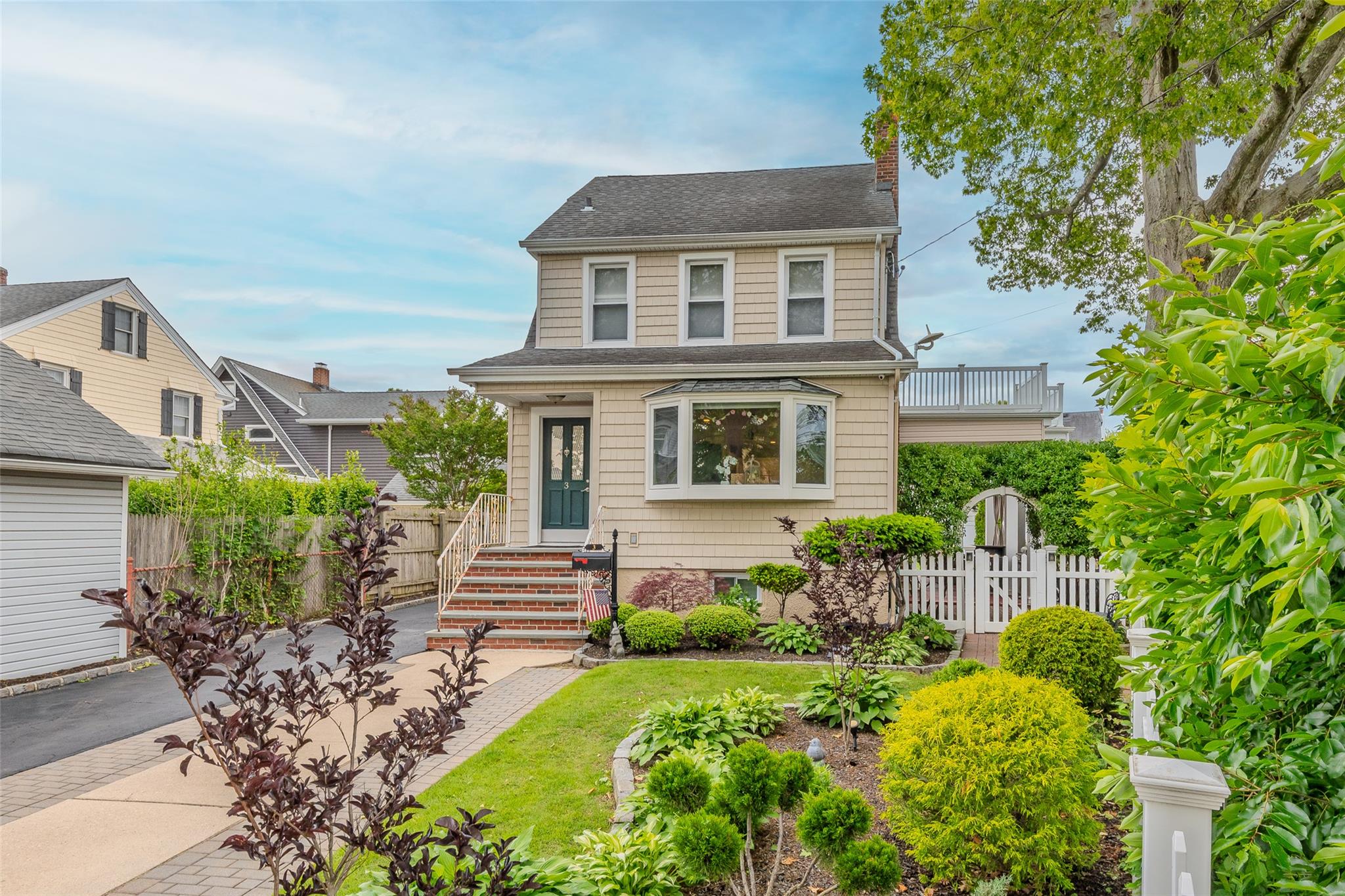 3 Palisade Avenue, Lynbrook, New York image 1