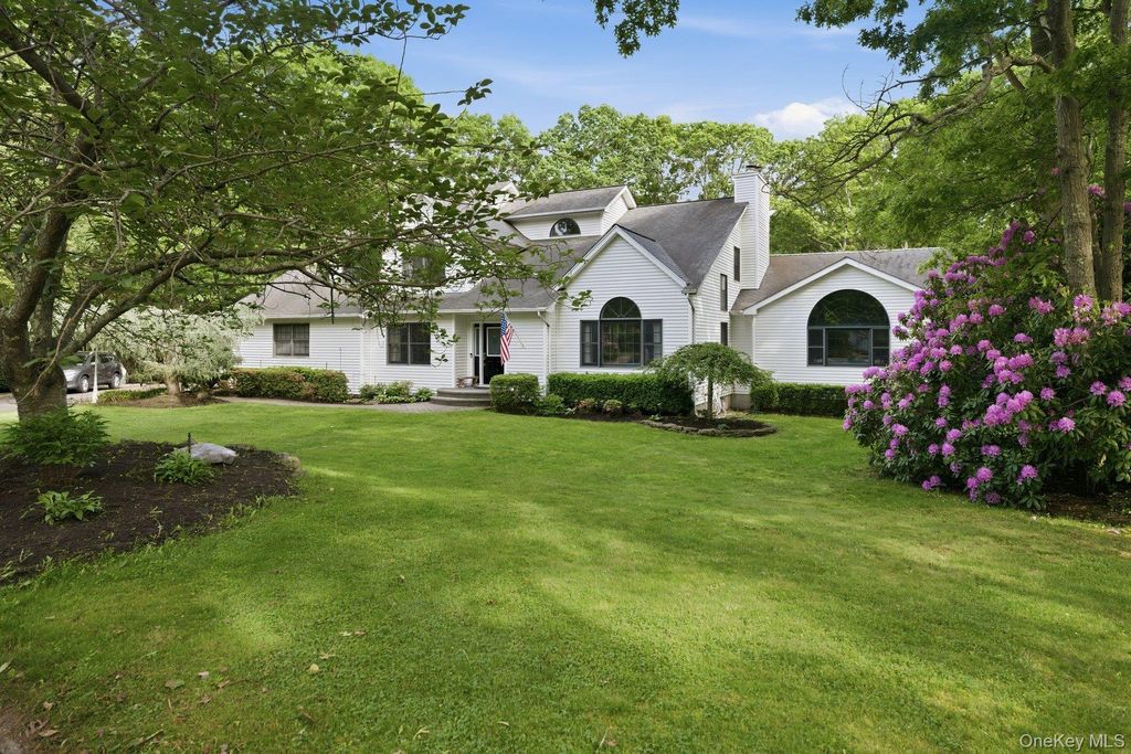 Photo of 8 Lorraine Court, Medford, NY 11763 (MLS # 1006523)