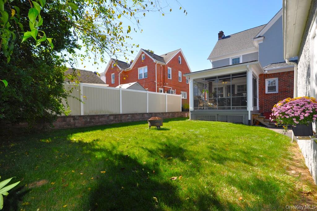 White Plains, New York 10606, United States, 3 Bedrooms Bedrooms, ,2 BathroomsBathrooms,Residential,Active,222772