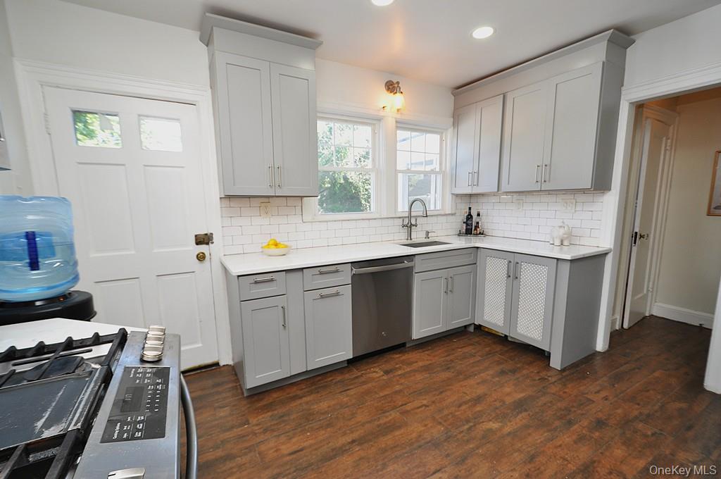 White Plains, New York 10606, United States, 3 Bedrooms Bedrooms, ,2 BathroomsBathrooms,Residential,Active,222772