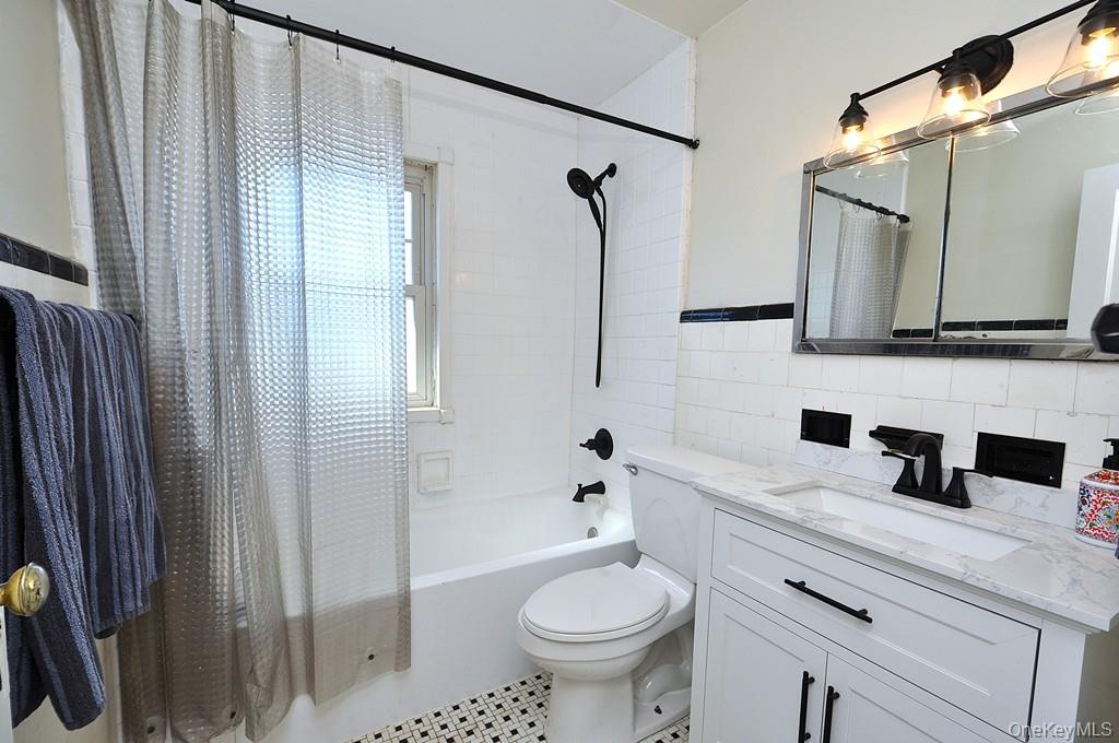 White Plains, New York 10606, United States, 3 Bedrooms Bedrooms, ,2 BathroomsBathrooms,Residential,Active,222772