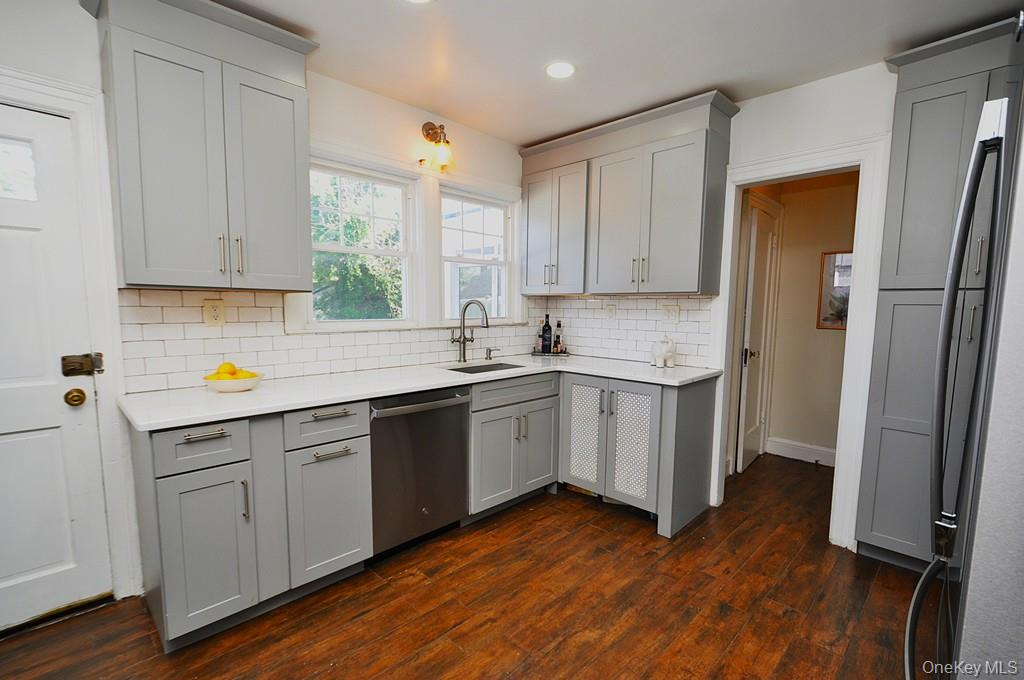 White Plains, New York 10606, United States, 3 Bedrooms Bedrooms, ,2 BathroomsBathrooms,Residential,Active,222772