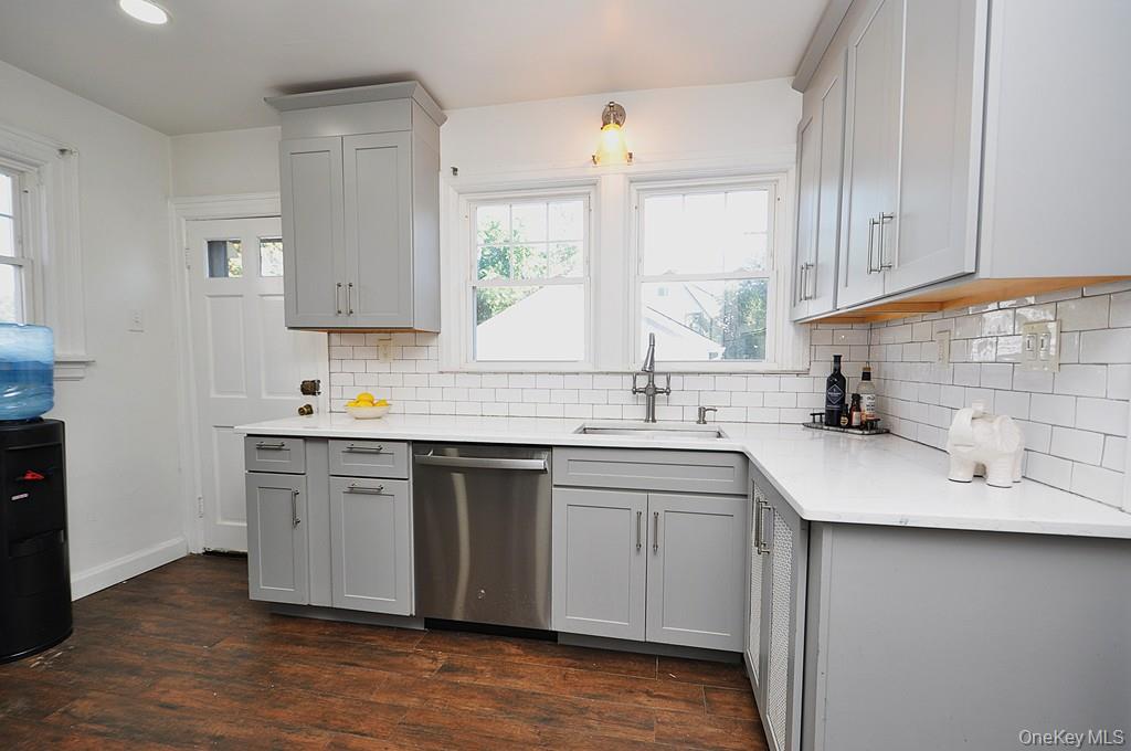 White Plains, New York 10606, United States, 3 Bedrooms Bedrooms, ,2 BathroomsBathrooms,Residential,Active,222772