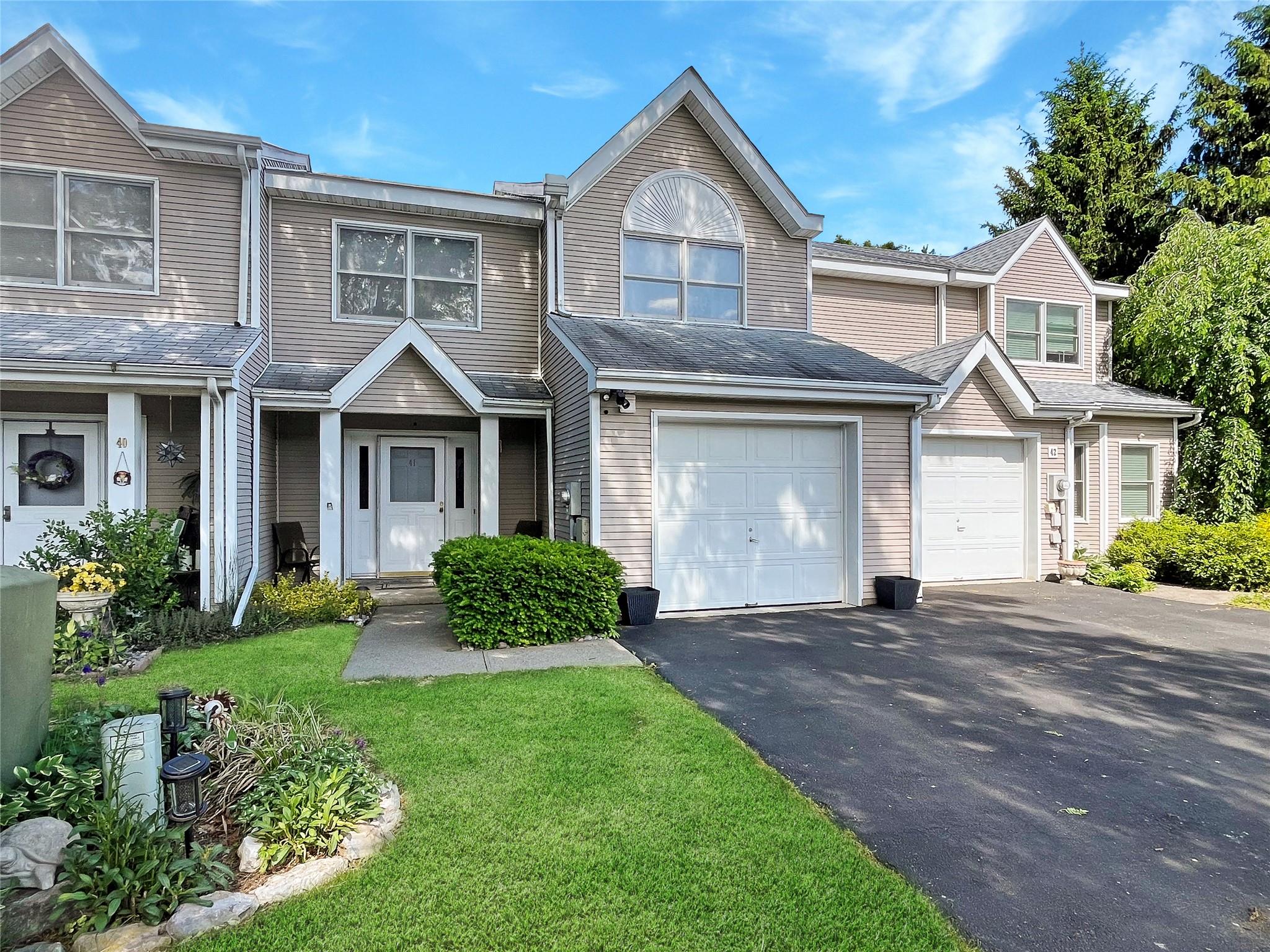 41 Deer Crossing Drive, Fishkill, New York image 1