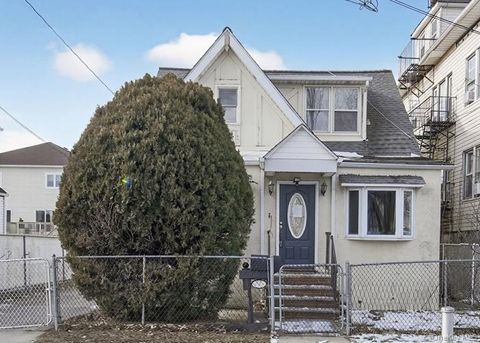 40 MCLAUGHLIN Street Staten Island NY 10305