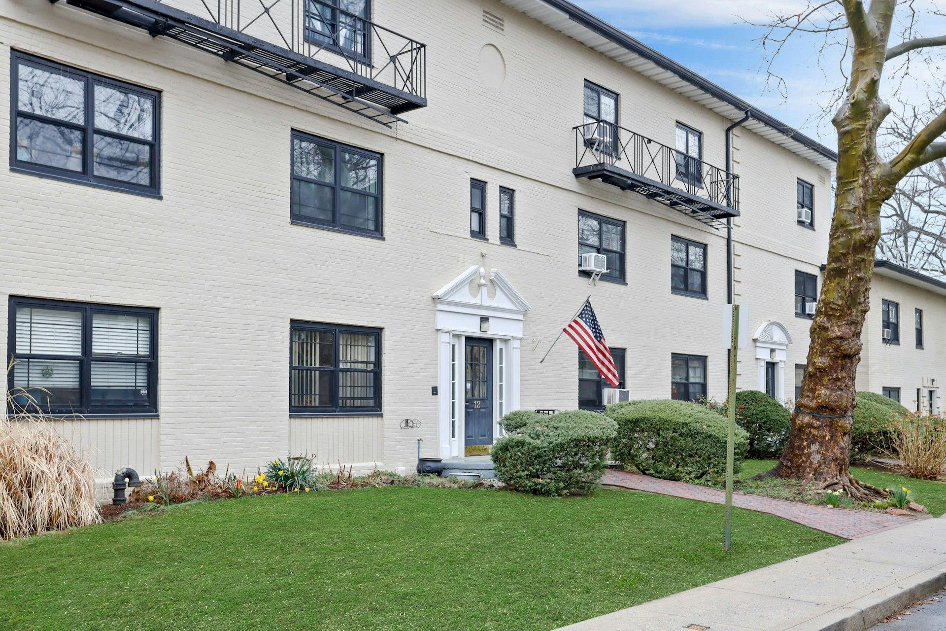 12 Field End Lane #APT 1, Eastchester, New York image 3