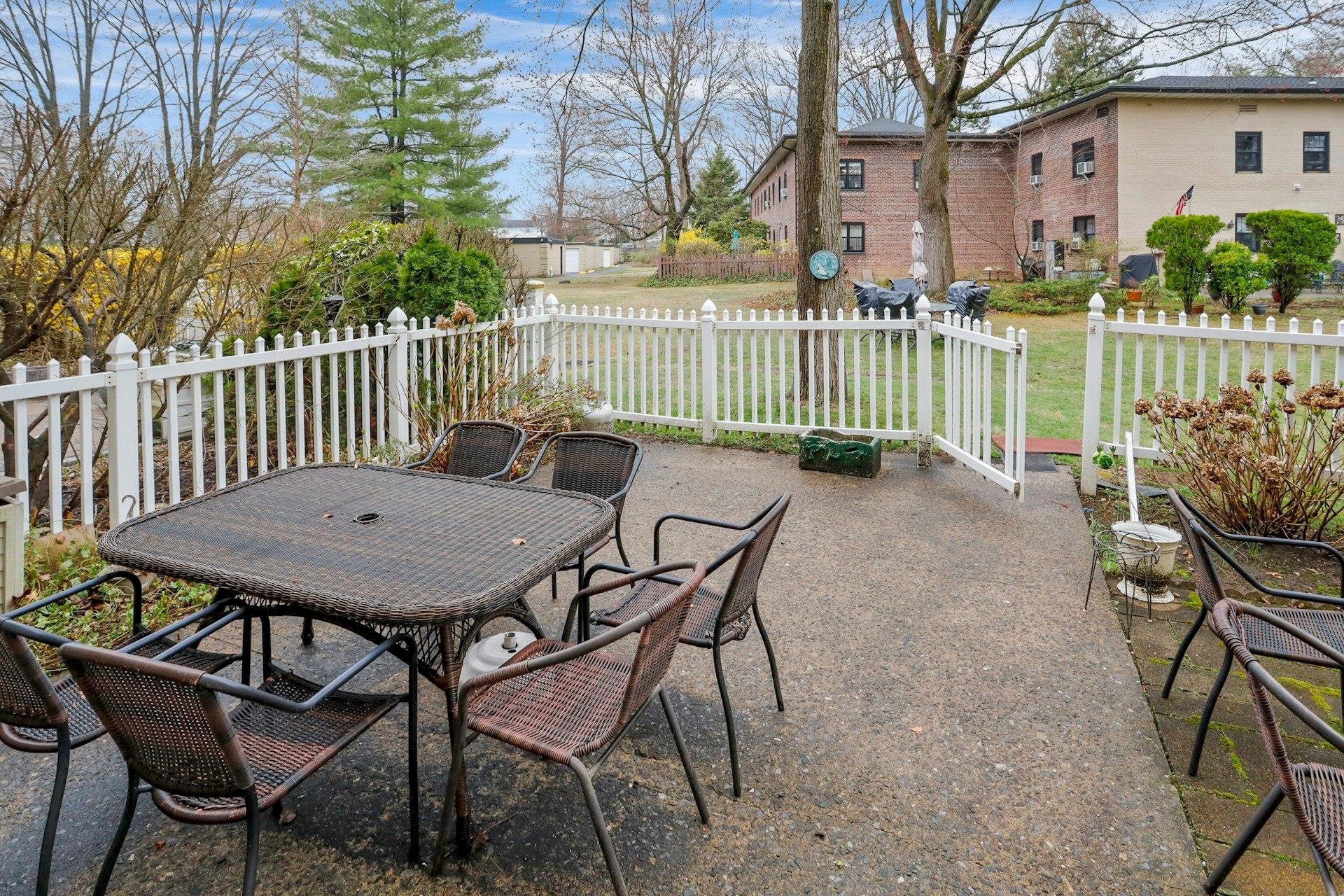 12 Field End Lane #APT 1, Eastchester, New York image 24