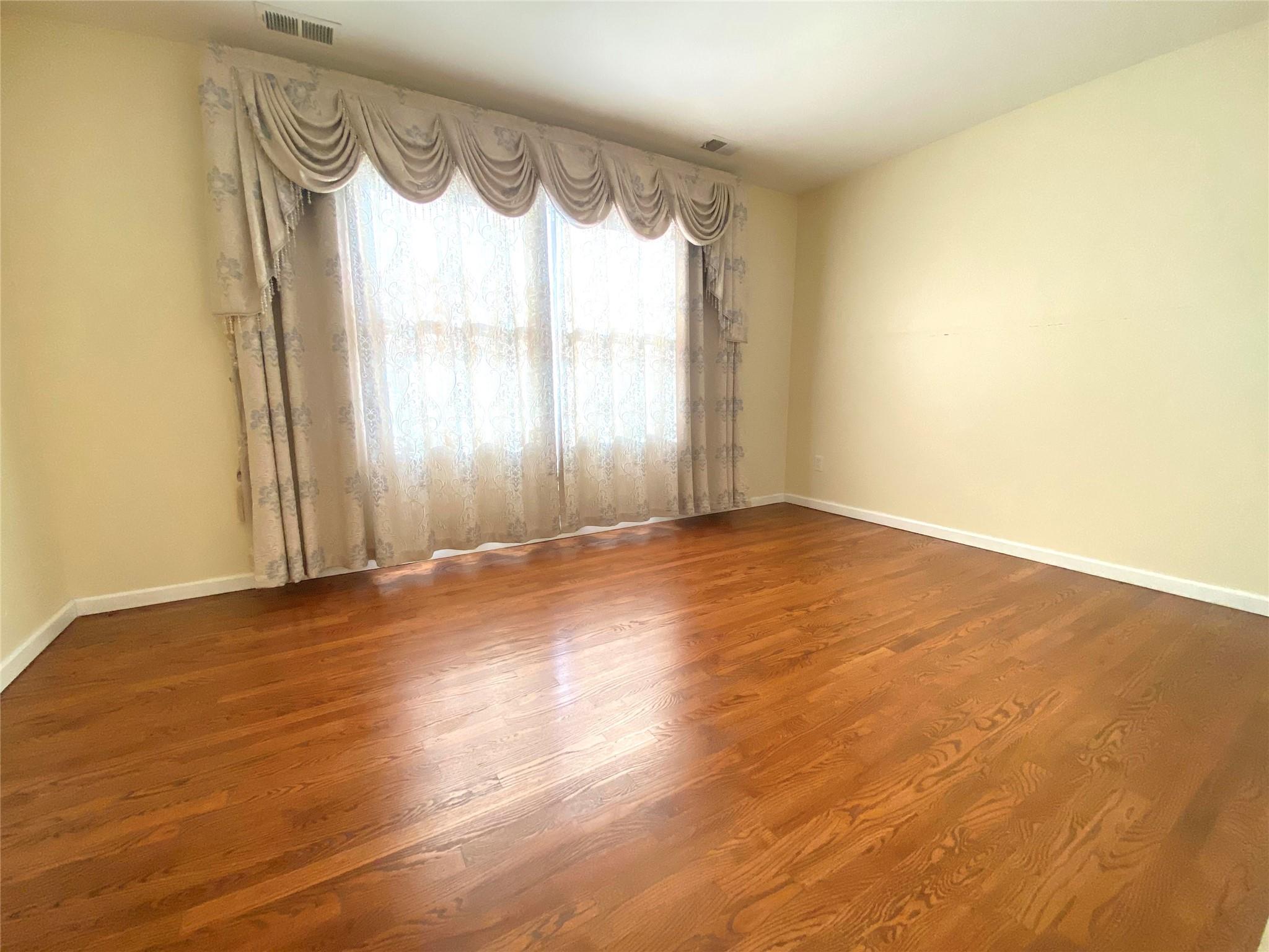 83 Franklin Avenue, New Hyde Park, New York image 3