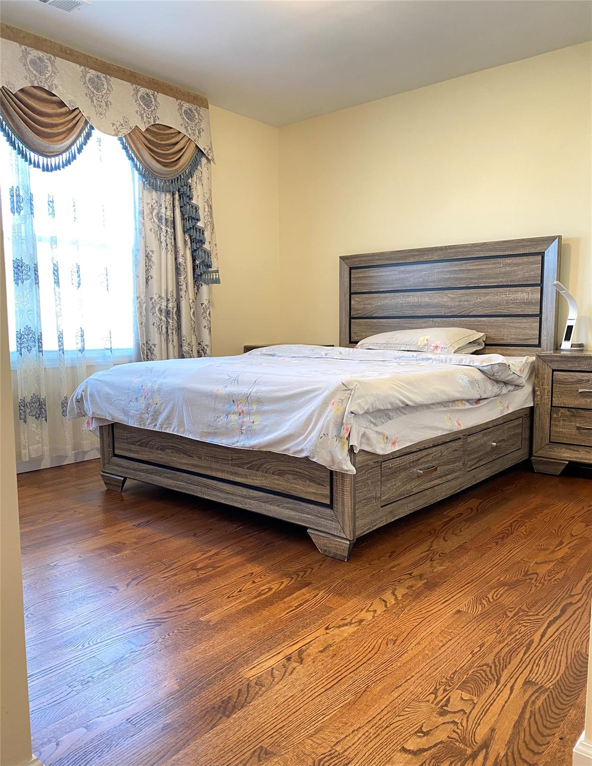 83 Franklin Avenue, New Hyde Park, New York image 2