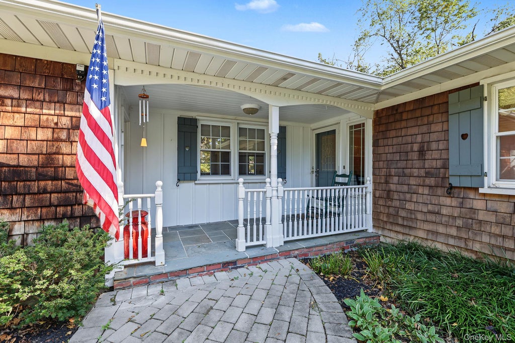 Photo of 9 Great Oak Road, Saint James, NY 11780 (MLS # 1064677)