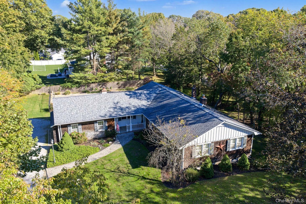 Photo of 9 Great Oak Road, Saint James, NY 11780 (MLS # 1064677)