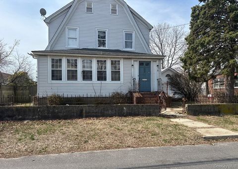 Multifamily For Sale - 129 N 7th Street<br/> Suffolk County, Lindenhurst, NY 11757