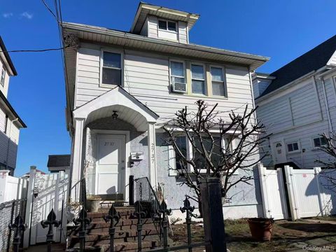 Photo of 27-37 Curtis Street, East Elmhurst, NY 11369 (MLS # 952719)