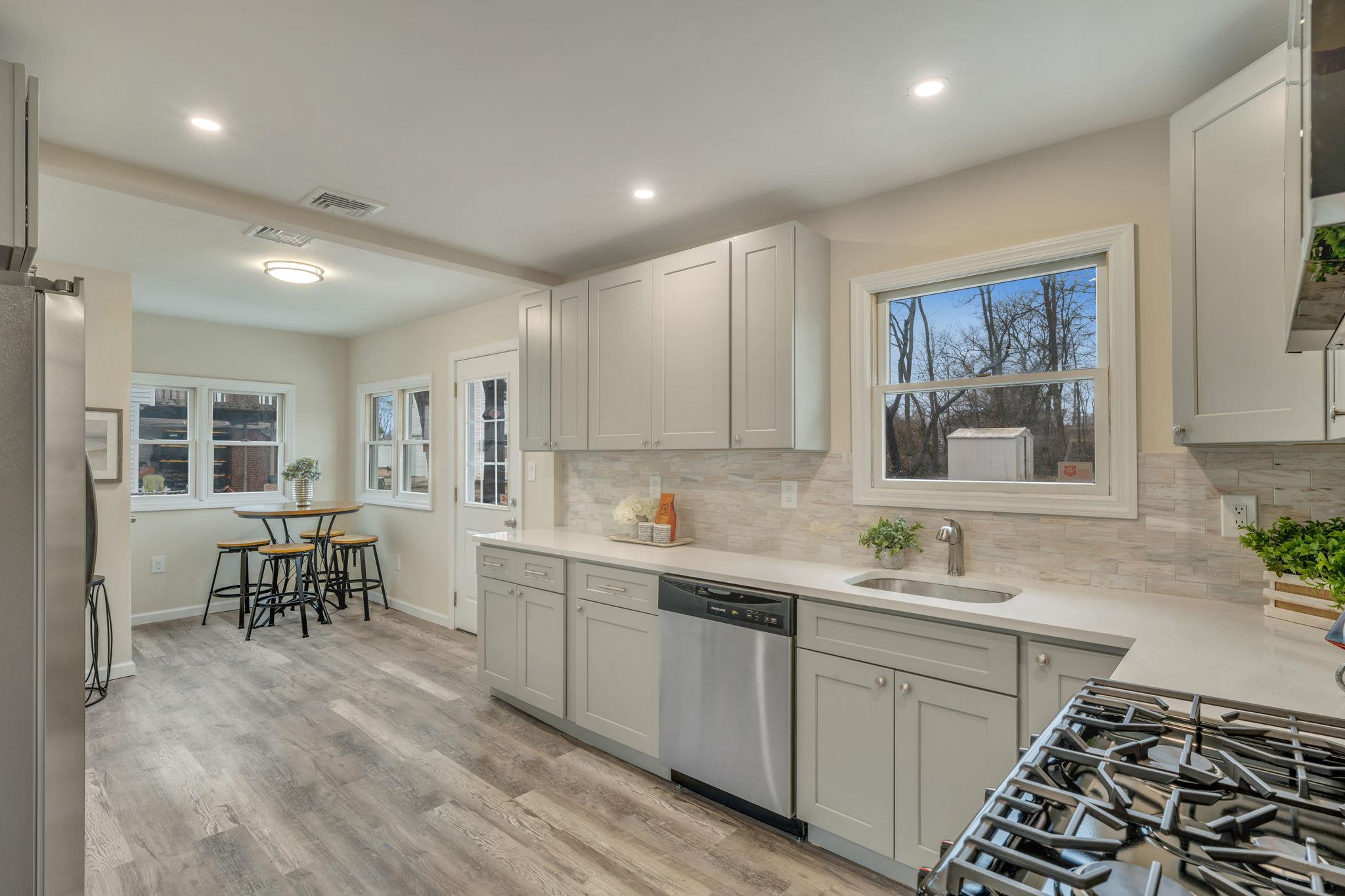 17 20th Avenue, Bay Shore, New York image 4