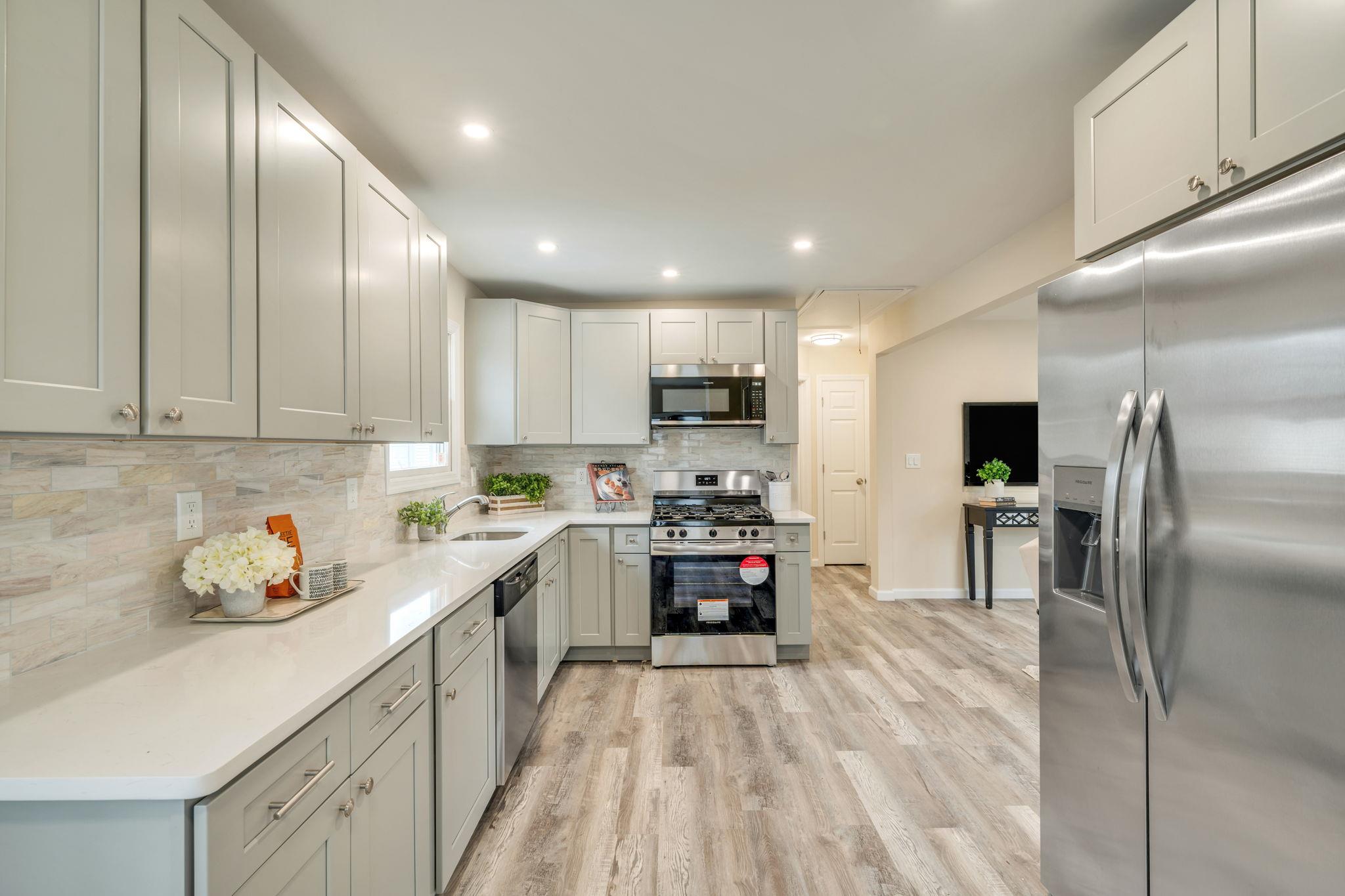 17 20th Avenue, Bay Shore, New York image 5