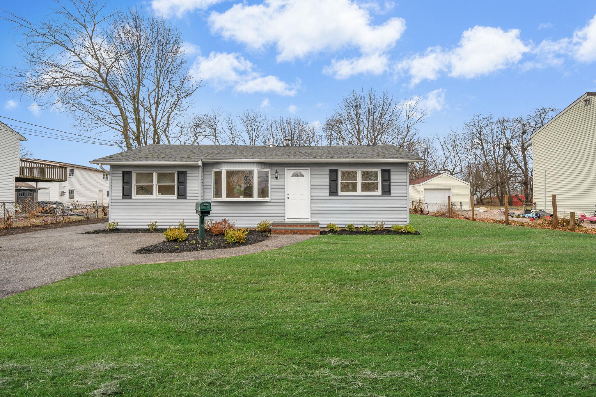 17 20th Avenue, Bay Shore, New York image 1