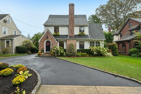 410 Congress Avenue East Williston NY 11596