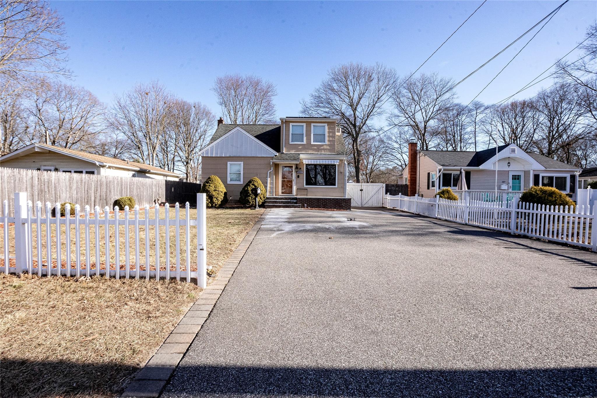 1079 Reilly Street, Bay Shore, New York image 3