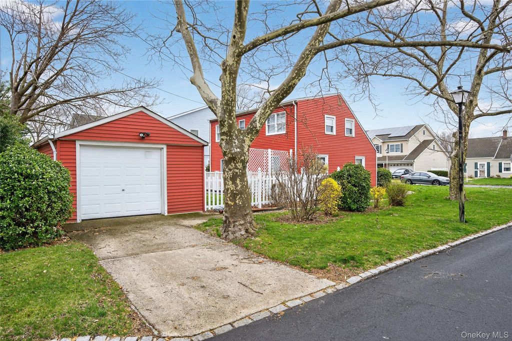 Photo of 306 Curtis Avenue, Carle Place, NY 11514 (MLS # 977420)