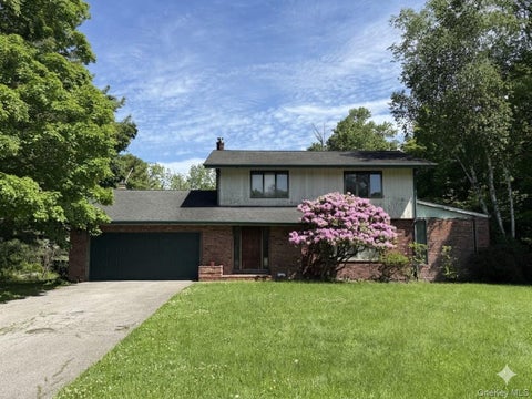 Homes For Sale - 5 Maria Lane<br/> Ossining, NY 10562